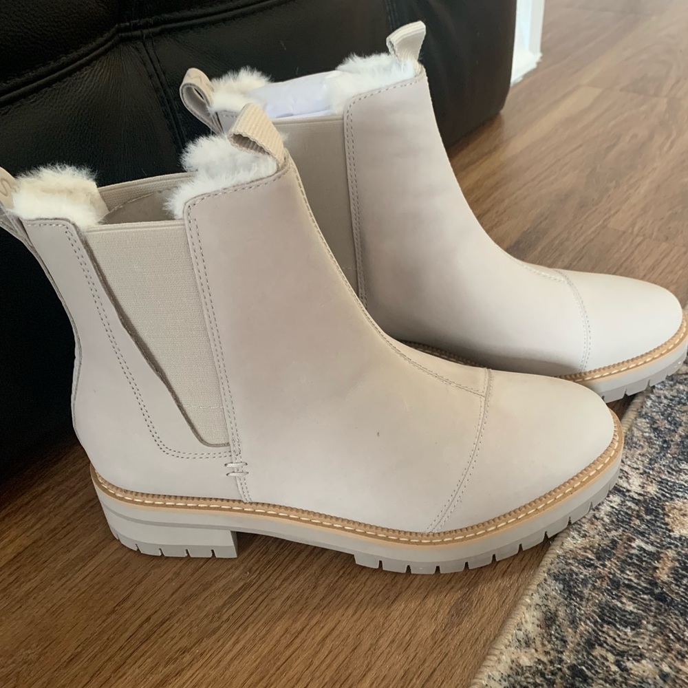 Water resistant Pebble grey leather/ faux fur